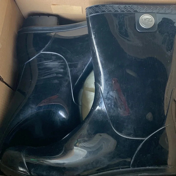 UGG Sienna Rain Boots - Picture 9 of 10
